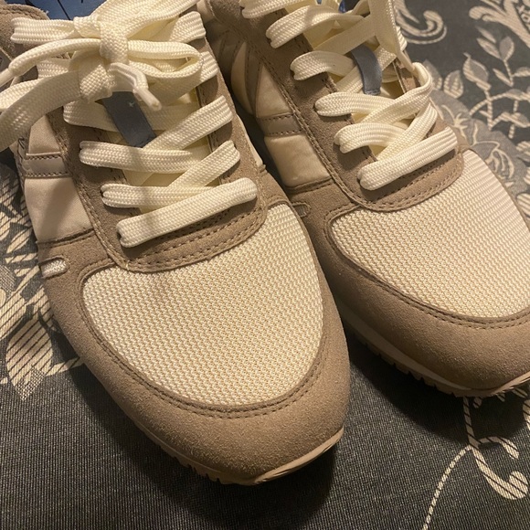 SHOES - Picture 7 of 7